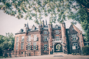 Vooraanzicht en entree van uniek restaurant in Den Bosch.