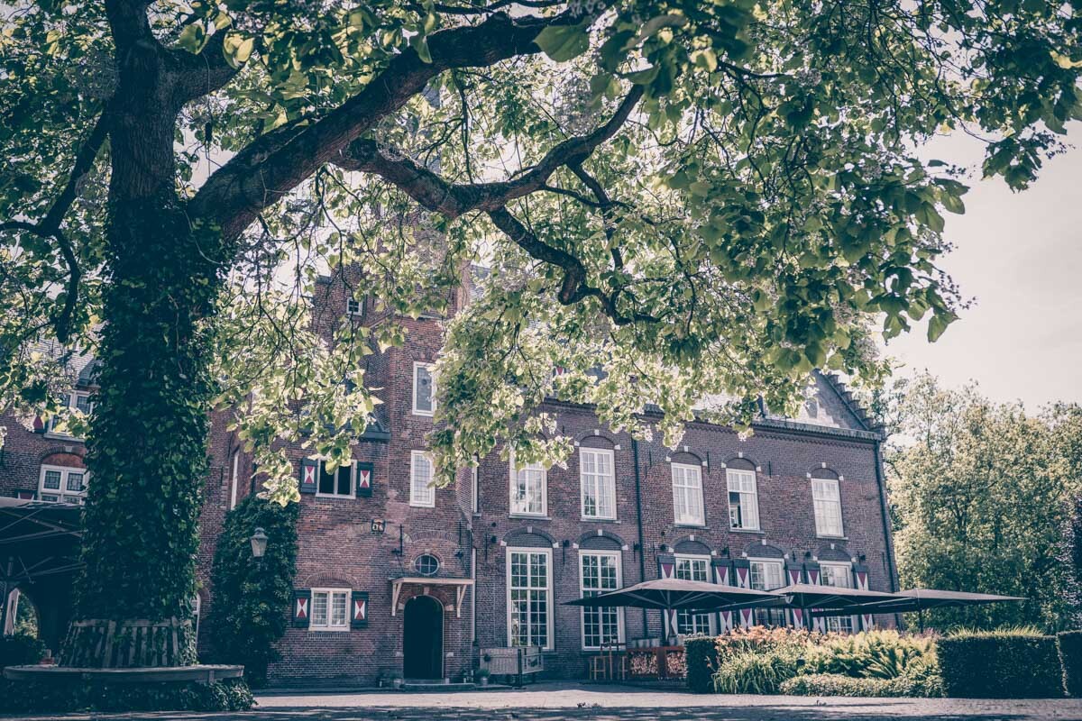 Entree Kasteel Maurick en terras
