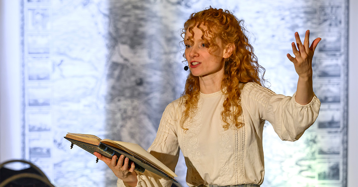 actrice voorstelling de Koerier